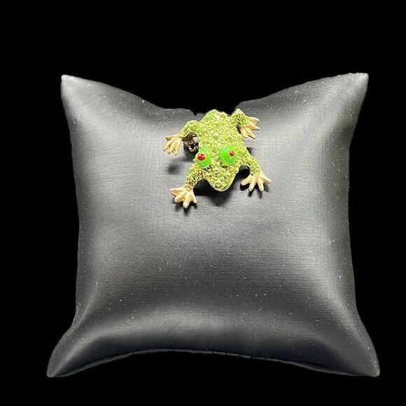 Frog Brooch Pin Green Gold Tone Metal Taiwan Small Vintage Costume Jewelry - Picture 1 of 6
